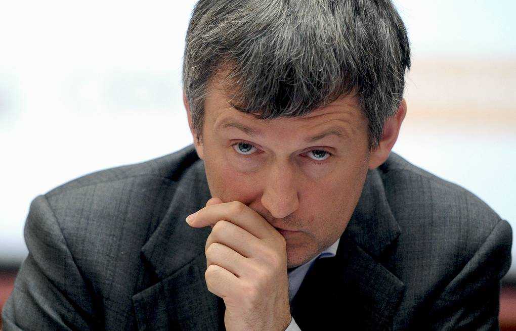 Один из самых богатых россиян Александр Тынкован умеет находить выгодные возможности даже в сложных ситуациях Он внес существенный вклад в развитие клиентоориентированного бизнеса в России