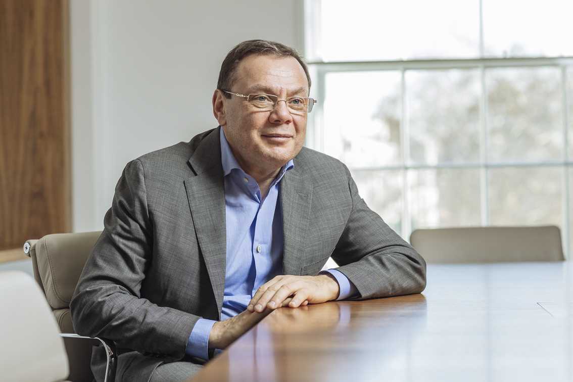 Как михаил фридман заработал миллиарды? биография главы “альфа банка”