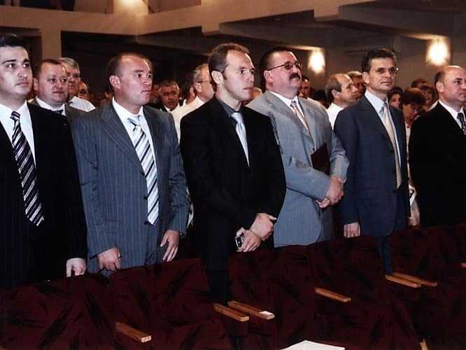 Александр скоробогатько биография. успех александра скоробогатько в бизнесе и жизни предопределил сильный характер. характер формируется в семье