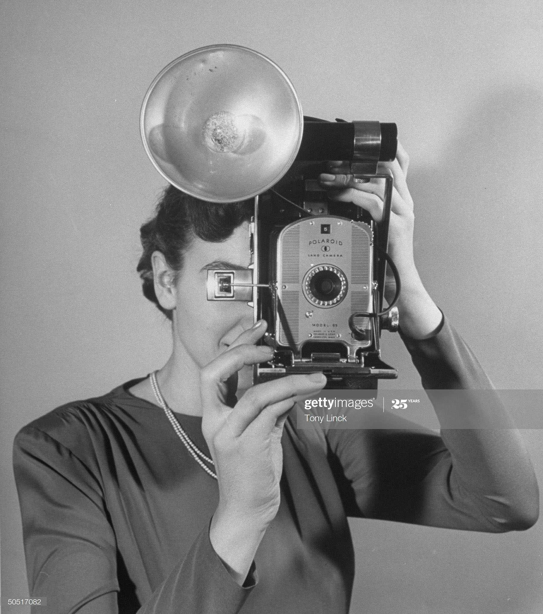 Вопреки двум банкротствам и победе «цифры»: как бренд polaroid сохраняет актуальность