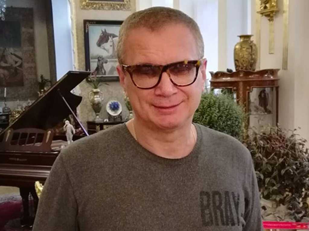 Миллиардер андрей ковалёв ездит на роллс-ройсе и мерседесе майбах