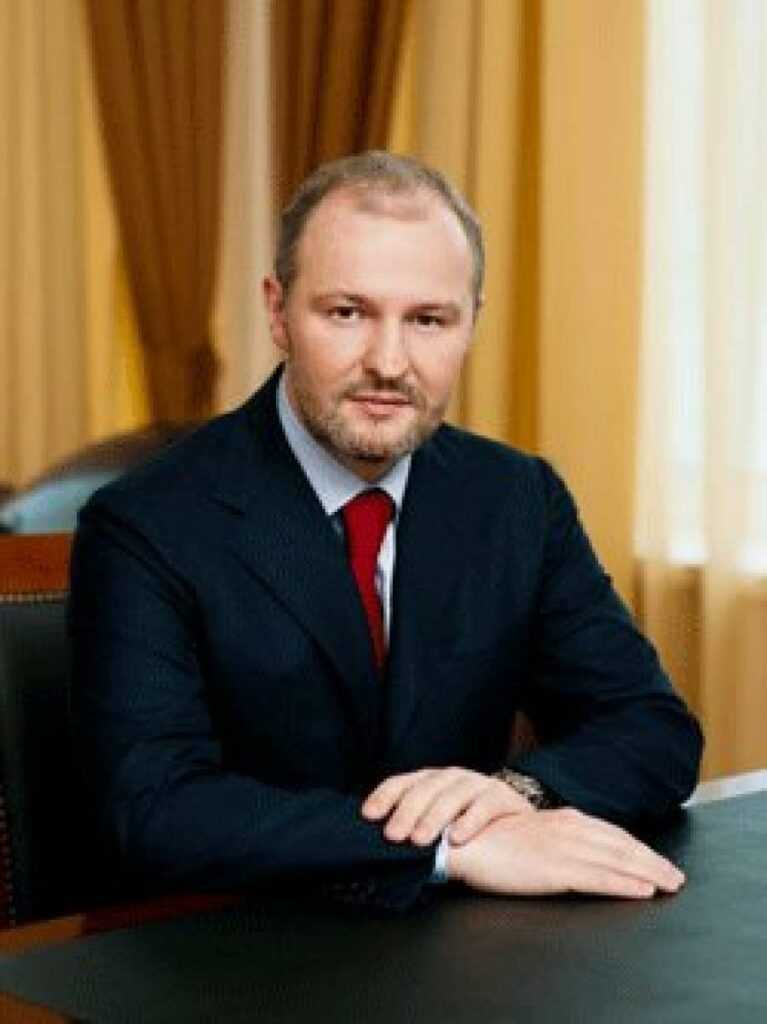 Роман троценко: полная биография и история его успеха
