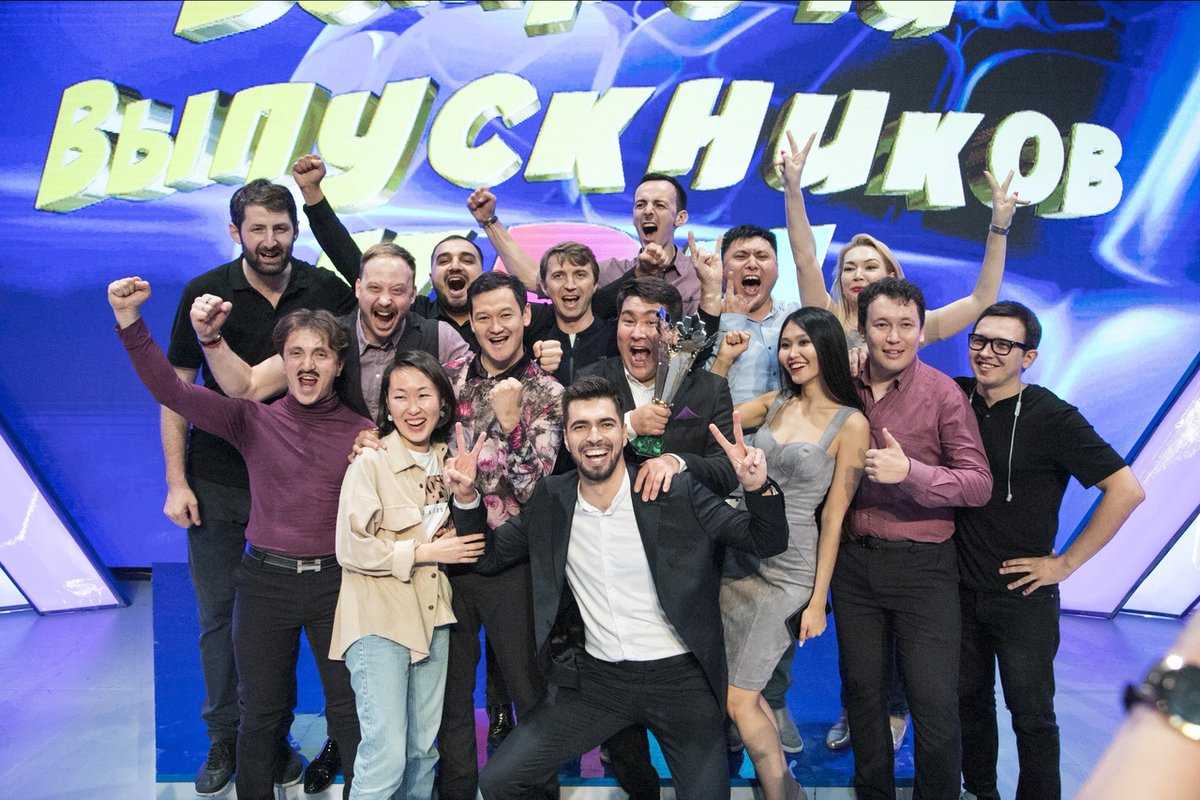 "могу и на завод": актер "уральских пельменей" роман постовалов рассказал, как изоляция ударила по его доходам